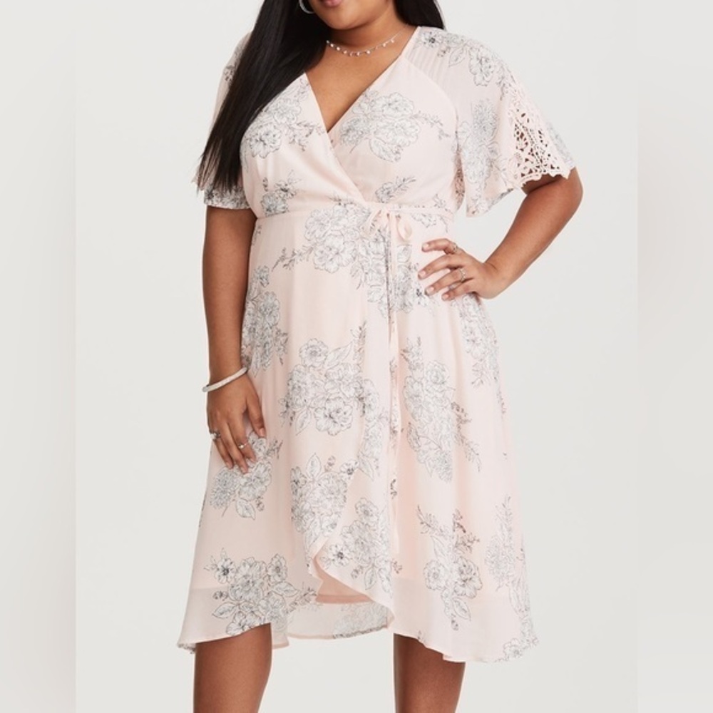 Women’s torrid 1 Pale Pink Black and White Floral Tie Wrap Midi Dress 14 16